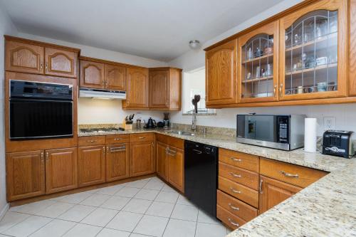 Sunny & Spacious House - Perfectly located for quick access to all of DFW in Farmers Branch, USA