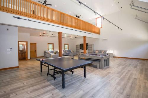 Golf home Outdoor pool, Pool Table, Game room, Sleep up to 12 in Pinehurst, USA