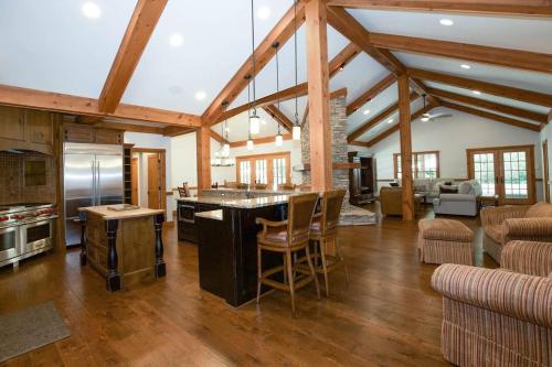 Golf home Outdoor pool, Pool Table, Game room, Sleep up to 12 in Pinehurst, USA