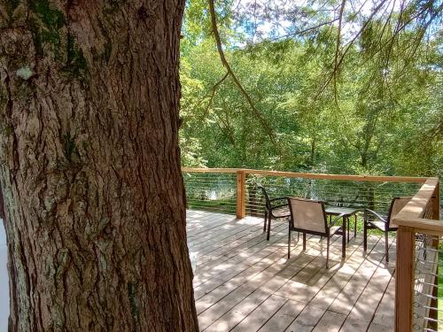 GlampOut Resort - Elk River in Sutton, USA