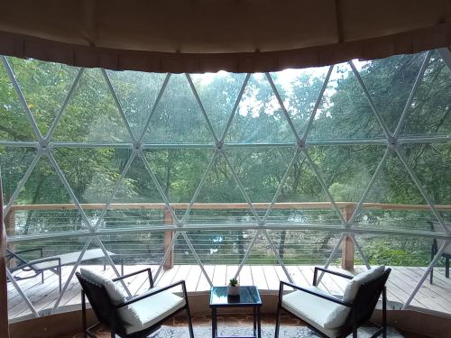 GlampOut Resort - Elk River in Sutton, USA