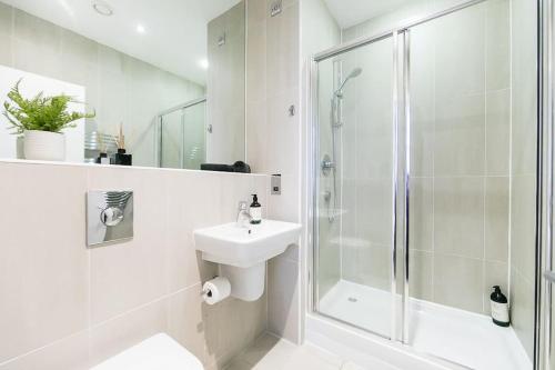 Unique boutique 2 bed apt with balconies - central Park Row, Leeds (Foto 9)