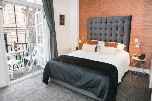 Unique boutique 2 bed apt with balconies - central Park Row, Leeds (Foto 10)