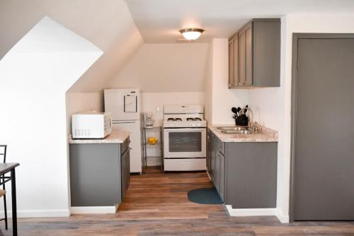 Unwind in a Bright Comfortable Apartment for 3 in Pittsburgh, USA