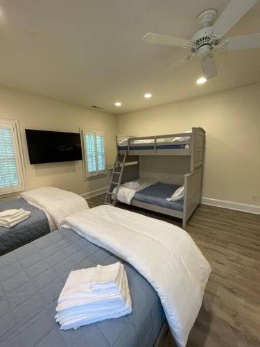 Center of Historical Village, Golf Cart Available, Sleep up to 10 in Pinehurst, USA