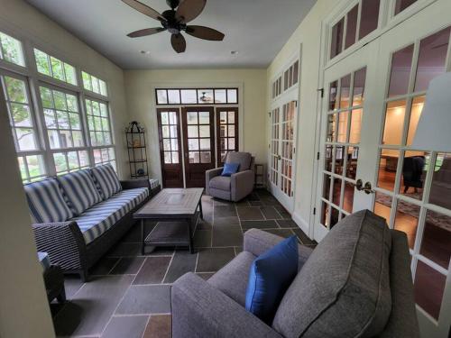 Center of Historical Village, Golf Cart Available, Sleep up to 10 in Pinehurst, USA
