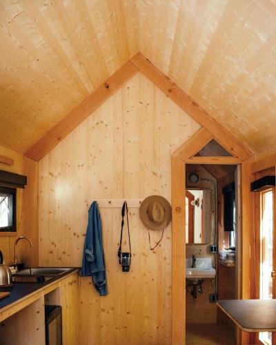 Tiny Cabin - King Kitchenette