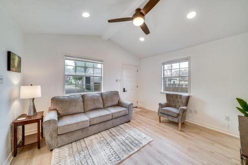 about 5 Mi to Downtown Modern San Antonio Cottage in San Antonio, USA
