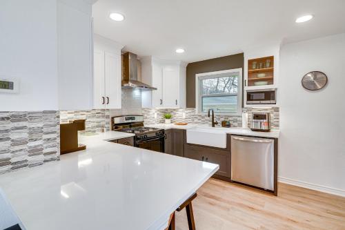 about 5 Mi to Downtown Modern San Antonio Cottage in San Antonio, USA