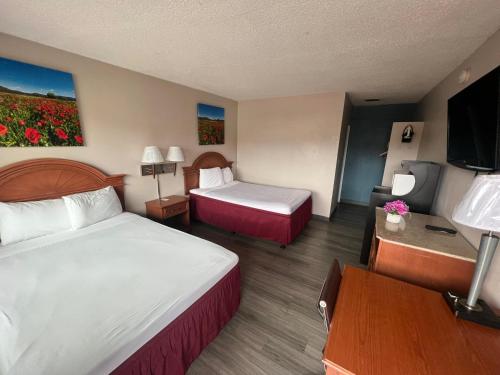 University Inn - image 3