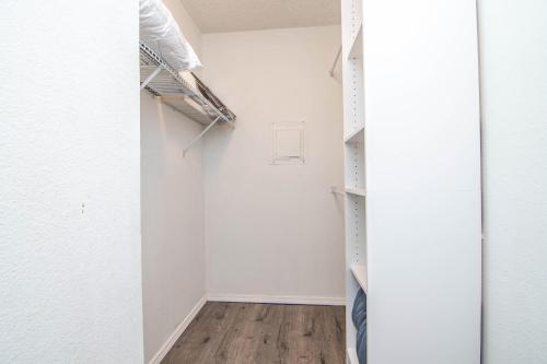 Midland Condo With Pool