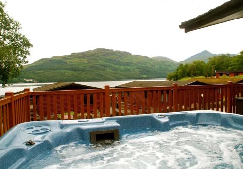 Pet friendly Classic Hot Tub Lodge 4 bed