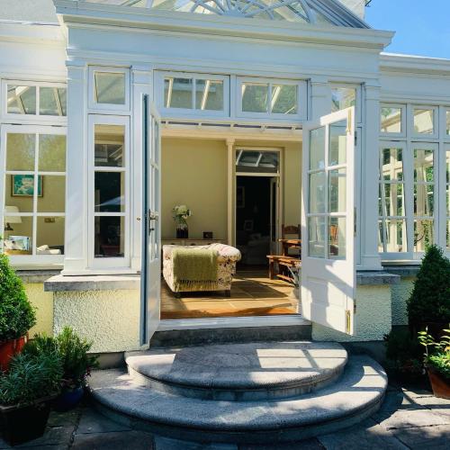 Larchmount House B&B - image 4