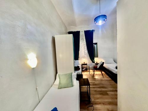 Român Holidays - image 5