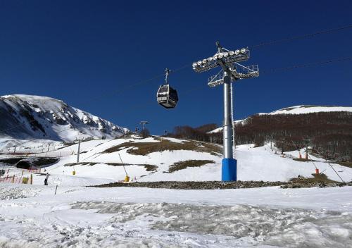 CASTEL DI SANGRO - chalet a pochi minuti di auto dalle piste immerso nel verde