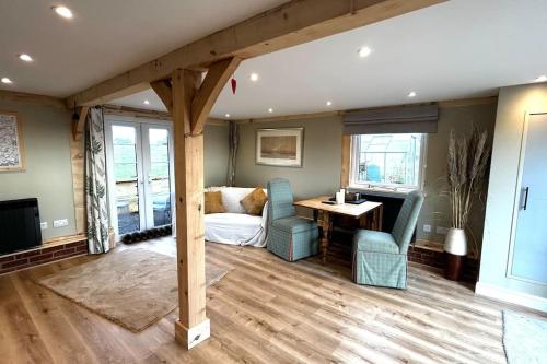 The Old Workshop - a cosy country retreat, Gloucester (Foto 6)