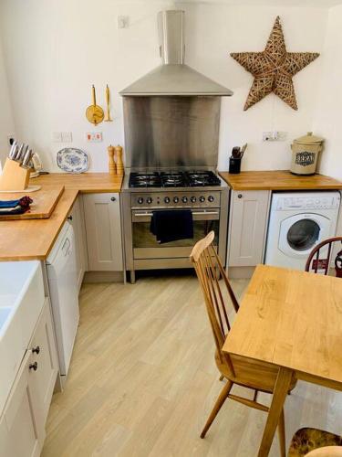 Large historic family home nr Longleat and Bath in Уормінстер