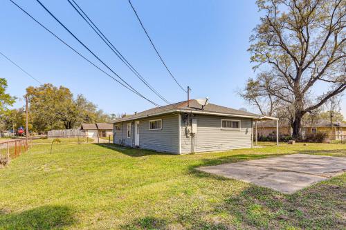 Spacious Orange Rental about 3 Mi to Museums and Garden!