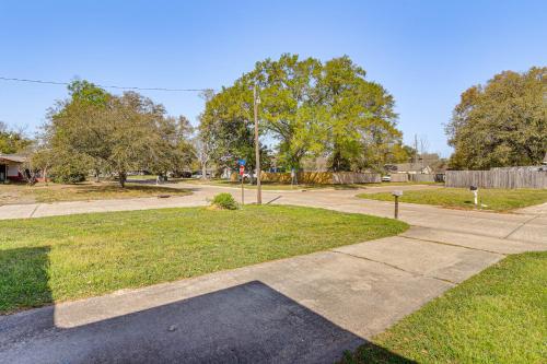 Spacious Orange Rental about 3 Mi to Museums and Garden!