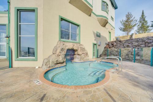 Waterfront Two Harbors Condo with Indoor Pool Access