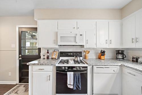 with Arcade and Covered Patio Sleep 9 in this 4 Bedroom 2 Bath Home 5 star host Deer Park TX in Deer Park