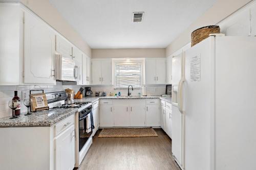 with Arcade and Covered Patio Sleep 9 in this 4 Bedroom 2 Bath Home 5 star host Deer Park TX in Deer Park