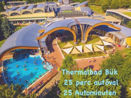 Charmantes Arkadenhaus mit großem Garten in ร็อจท็อกมัสซาจ