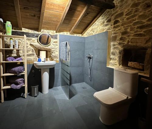 Zuhanyzó, Ca Manín (Ca Manin) in Tineo