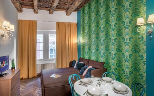 One-Bedroom Apartment room in 7 Tales Apartments by Adrez