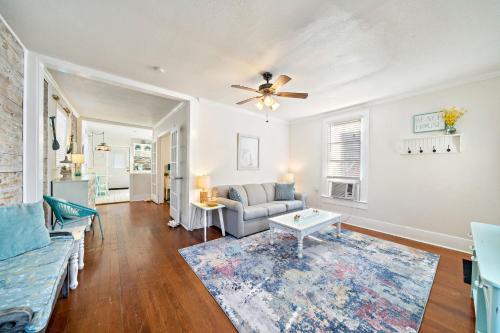 Tourist Hotspot Walk to Beach Hangout & Relax image