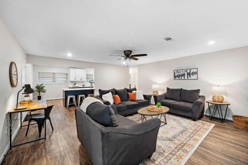 Pool 5 Star Large Deer Park home Super Host in Deer Park