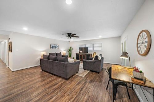 Pool 5 Star Large Deer Park home Super Host in Deer Park