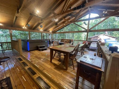 Poplar Ridge Retreat in Blairsville, USA
