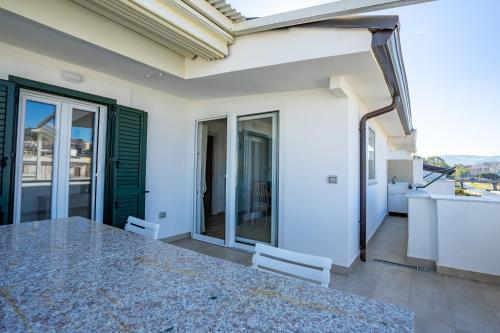 陽台/露台, +61 - Sea View Apartment in 阿格羅波利