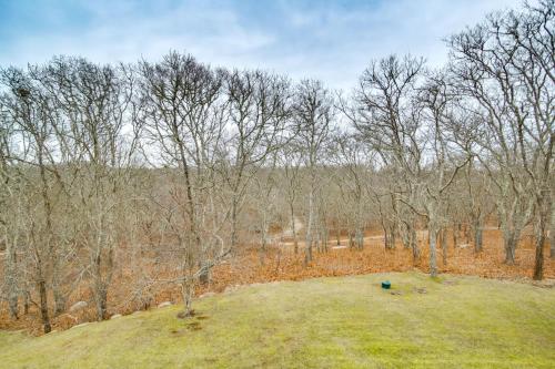 Beautiful Aquinnah Home Ocean View, Walk to Beach