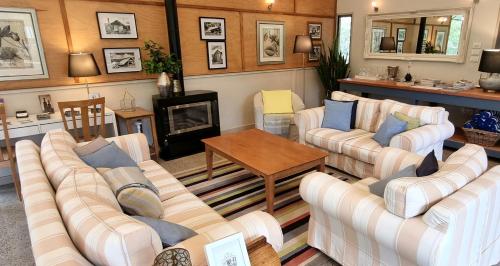 Sala de estar/TV partilhada, Elfin Hill Vineyard Accommodation in Vale do Caçador