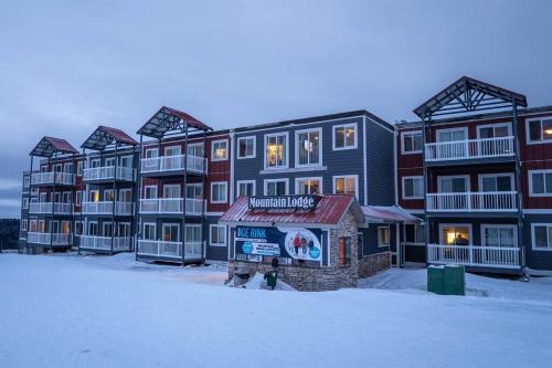 Stroll to Slopes Village Area Ski in-out MtLodge 219 - image 2