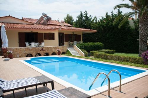 George's Villa gîte à louer Saronída