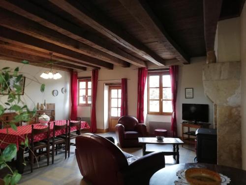 Gîte rénové au calme avec grand terrain, idéal télétravail, proche forêt et karting - FR-1-586-27 (Gite renove au calme avec grand terrain, ideal teletravail, proche foret et karting - FR-1-586-27) in Faverdines