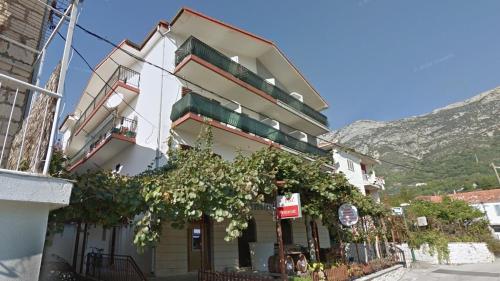 Apartments by the sea Gradac, Makarska - 22388
