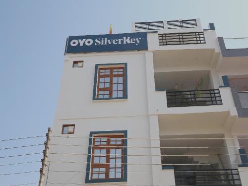 OYO SilverKey Guest House Near Lulu Mall