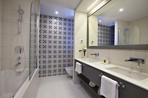 room detail thumbnail 2