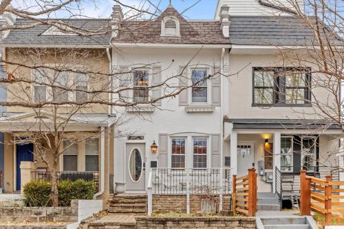 Columbia Heights Home METRO + Shopping + Parking in Washington, USA
