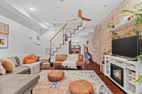 Columbia Heights Home METRO + Shopping + Parking in Washington, USA