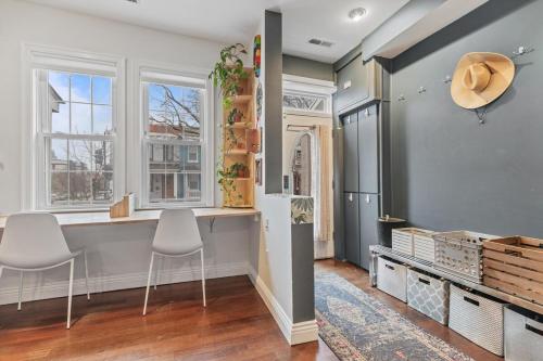 Columbia Heights Home METRO + Shopping + Parking in Washington, USA