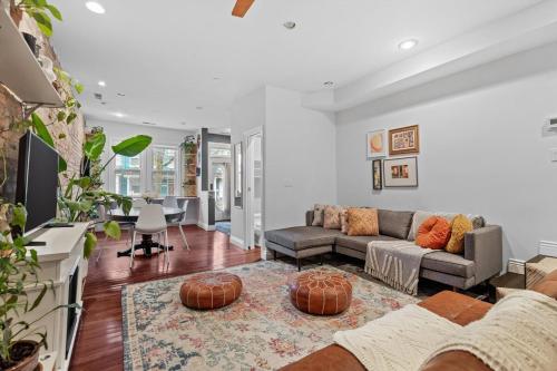 Columbia Heights Home METRO + Shopping + Parking in Washington, USA