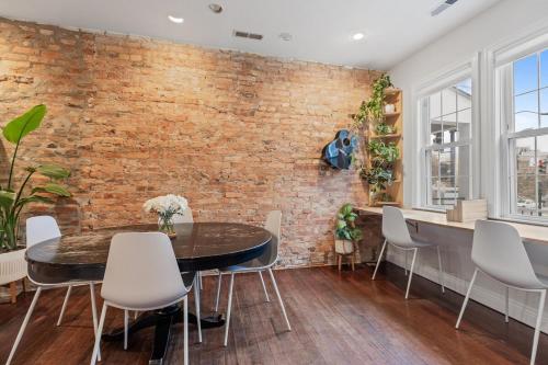 Columbia Heights Home METRO + Shopping + Parking in Washington, USA