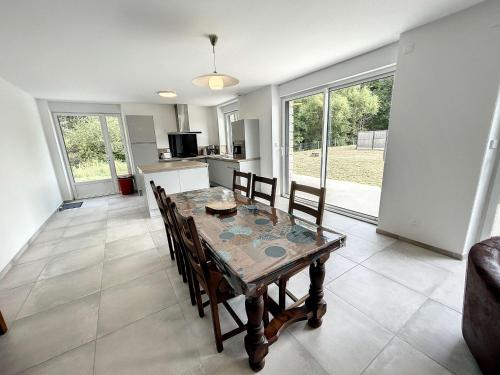 Maison Jullouville, 5 pièces, 7 personnes - FR-1-361-511 (Charmante maison neuve proche plage, 4 chambres, 7 couchages, jardin, parking et tout confort - FR-1) in Jullouville