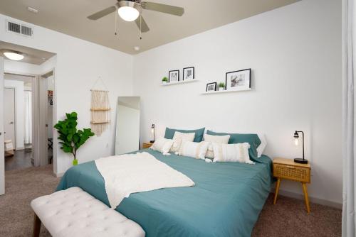 Alamo Chic King Bed Refreshing Office Desk w/ Pool in San Antonio, USA