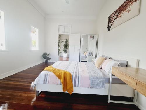 . Exclusive location - 3-bedroom Unit in Maryborough CBD, 10ppl